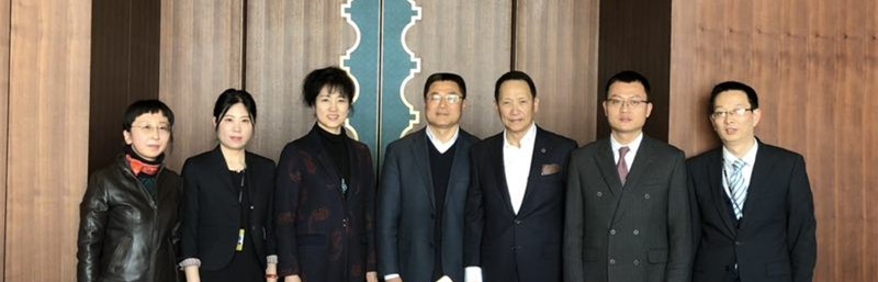 3月13日,薛海林副校长一行访问金鹰国际集团,并与集团董事长王恒先生